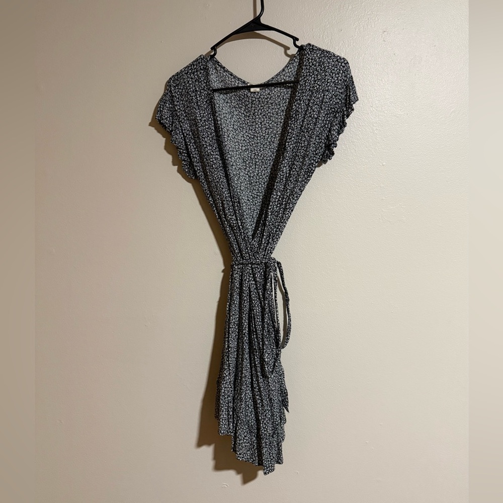 Billabong Ruffle Wrap Black and White Floral Dress Size Large